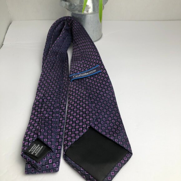 Croft & Barrow Hand Made 100% Polyester Red Purple and Black Men’s Necktie - Picture 2 of 5